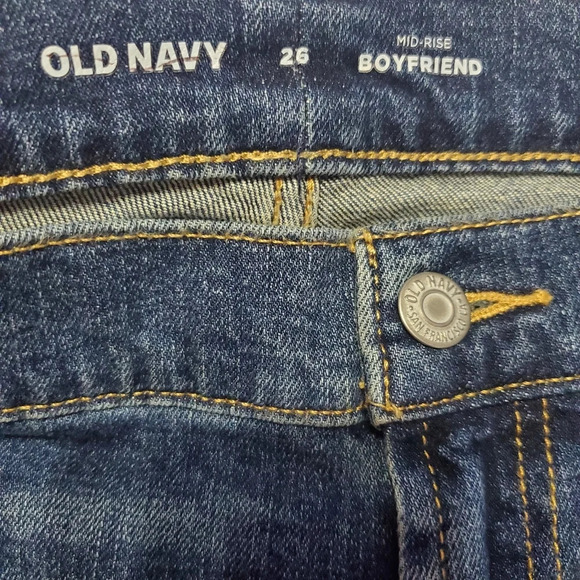 NWOT Old Navy Women's Mid-Rise Boyfriend Denim Shorts 26 Plus - Picture 4 of 6